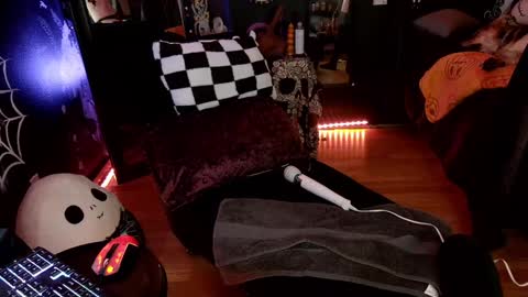 Giggles online show from 01-11-25, 12:01