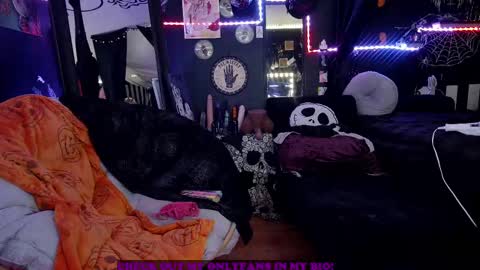 Giggles online show from 02-18-25, 09:20