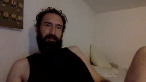 Snapshot of giggy81 chatting on 11-03-25, 01:34 iggy online show from 11-03-25, 01:34