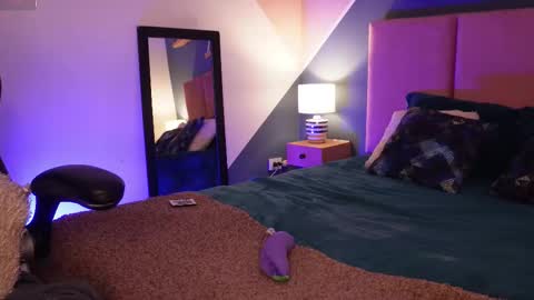 GIGI online show from 12-23-25, 06:00