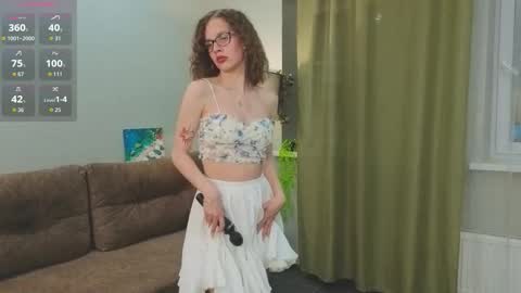 Snapshot of gillianshean chatting on 10-14-25, 01:45 Anna online show from 10-14-25, 01:45