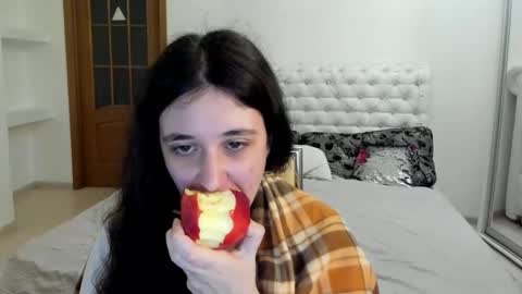 Kate online show from 10-28-25, 09:57