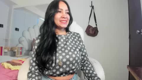 Snapshot of ginebra_ness chatting on 02-18-26, 12:56 Ginebra Ness online show from 02-18-26, 12:56