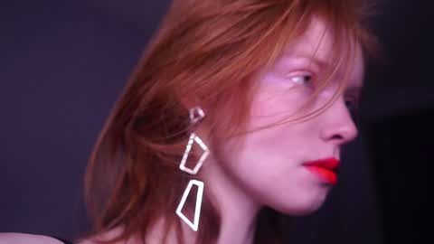        im expecting 350 thumbs up on my altar   online show from 12-25-24, 10:05