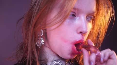        im expecting 350 thumbs up on my altar   online show from 12-28-24, 01:08