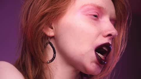        im expecting 350 thumbs up on my altar   online show from 01-03-25, 01:05