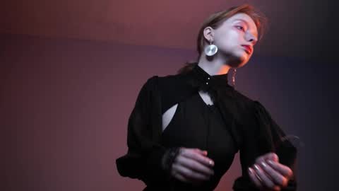        im expecting 350 thumbs up on my altar   online show from 03-12-25, 10:07