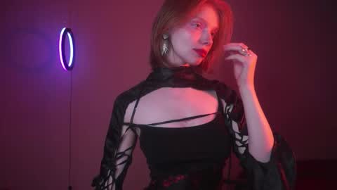        im expecting 350 thumbs up on my altar   online show from 09-12-25, 10:21