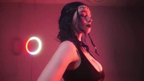        im expecting 350 thumbs up on my altar   online show from 10-01-25, 10:16