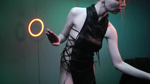        im expecting 350 thumbs up on my altar   online show from 11-12-25, 10:20