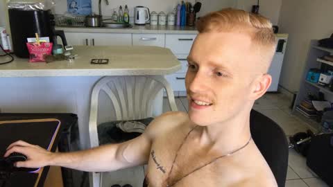 Snapshot of gingerboy_69 chatting on 01-09-25, 01:56 Jay online show from 01-09-25, 01:56