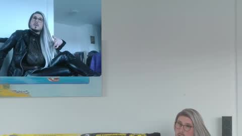 Snapshot of gingerpink1911 chatting on 11-28-25, 12:30 GingerPink online show from 11-28-25, 12:30