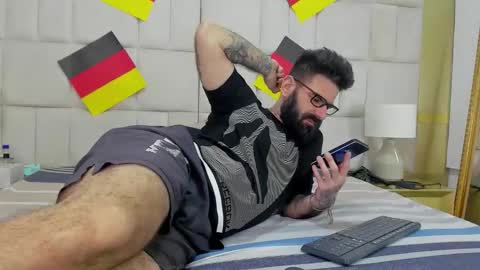 gio_lorenz online show from 10-01-25, 01:17