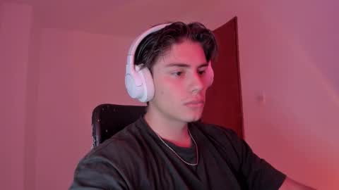 Snapshot of gio_russo chatting on 10-10-25, 09:03 GioRusso online show from 10-10-25, 09:03