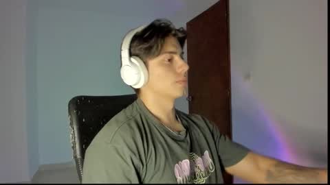 Snapshot of gio_russo chatting on 10-15-25, 12:11 GioRusso online show from 10-15-25, 12:11