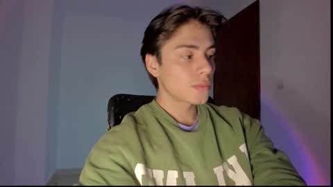 Snapshot of gio_russo chatting on 10-17-25, 04:59 GioRusso online show from 10-17-25, 04:59