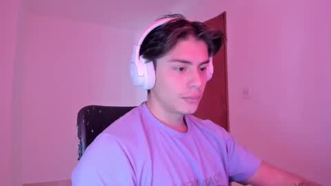 Snapshot of gio_russo chatting on 10-18-25, 07:03 GioRusso online show from 10-18-25, 07:03