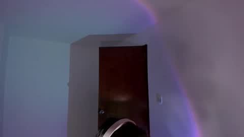 Snapshot of gio_russo chatting on 10-24-25, 10:28 GioRusso online show from 10-24-25, 10:28