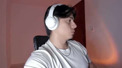 Snapshot of gio_russo chatting on 10-28-25, 04:38 GioRusso online show from 10-28-25, 04:38