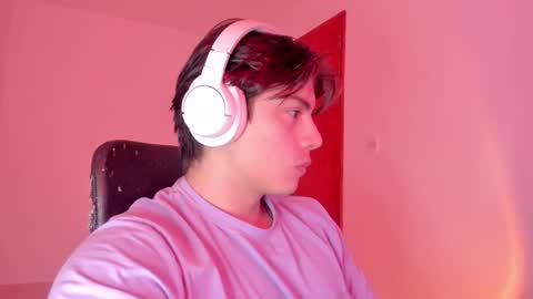 Snapshot of gio_russo chatting on 10-29-25, 09:16 GioRusso online show from 10-29-25, 09:16