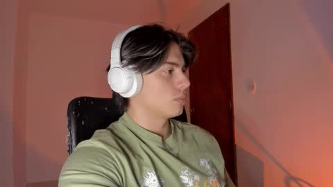 Snapshot of gio_russo chatting on 11-25-25, 10:54 GioRusso online show from 11-25-25, 10:54