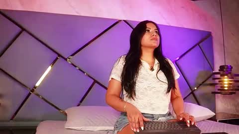 Snapshot of giorgia_13 chatting on 11-25-25, 03:17 giorgia online show from 11-25-25, 03:17