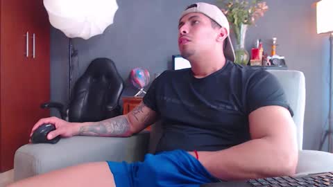 piggy boy online show from 11-18-25, 06:34