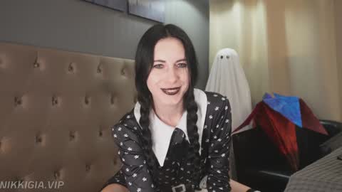 Nikki online show from 10-31-25, 01:56