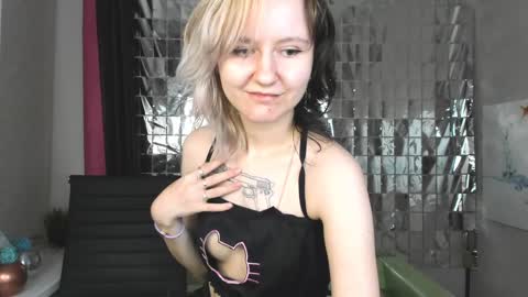 girl_next_doorr online show from 01-18-25, 03:27