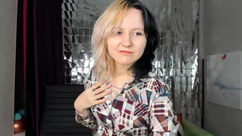 girl_next_doorr online show from 01-25-25, 12:16