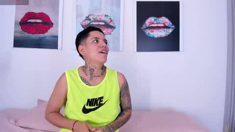 girls_inlove online show from 09-27-25, 11:48