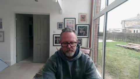 girlsandbikes online show from 02-02-26, 11:42