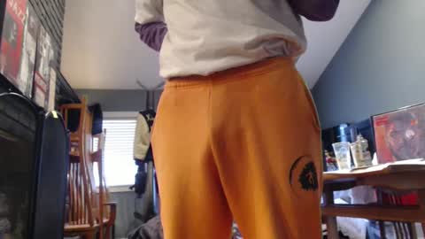 Snapshot of girthwayne chatting on 12-11-24, 07:36 croyal09 online show from 12-11-24, 07:36