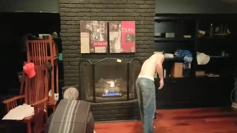 Snapshot of girthwayne chatting on 12-25-24, 10:05 croyal09 online show from 12-25-24, 10:05