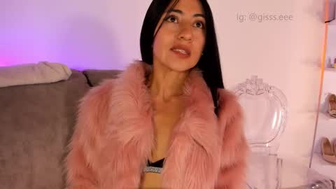 Snapshot of gisell_s chatting on 09-10-25, 09:37 Gisell s online show from 09-10-25, 09:37