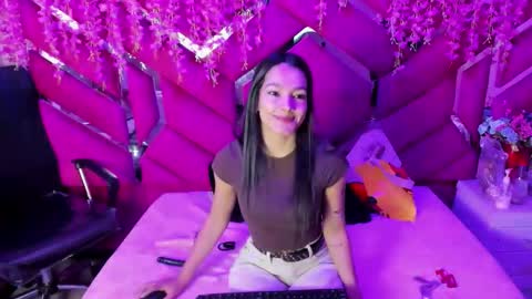 Snapshot of gisell_squirt chatting on 10-10-25, 11:31 gisell_squirt online show from 10-10-25, 11:31