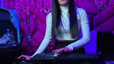 Snapshot of gisell_squirt chatting on 10-25-25, 12:02 gisell_squirt online show from 10-25-25, 12:02