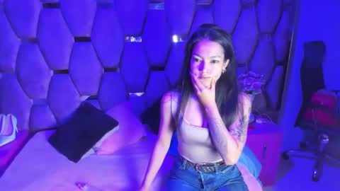 Snapshot of gisell_squirt chatting on 10-31-25, 12:06 gisell_squirt online show from 10-31-25, 12:06