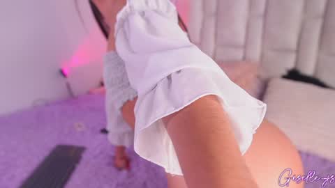 Snapshot of giselle_js chatting on 02-07-25, 07:49 Instagram gisellee 22 online show from 02-07-25, 07:49