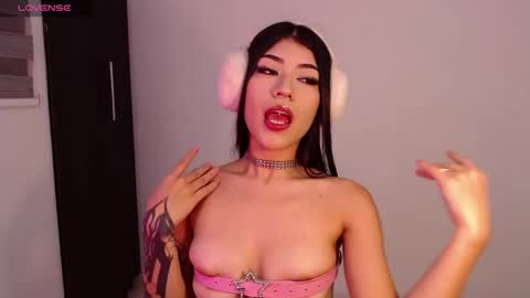 Snapshot of giselleblare chatting on 02-21-25, 06:40 giselleblare online show from 02-21-25, 06:40