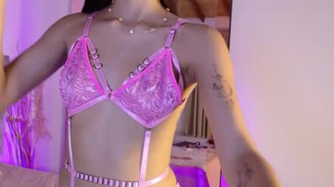 Snapshot of giselleclair chatting on 10-24-25, 01:40 giselleclair online show from 10-24-25, 01:40