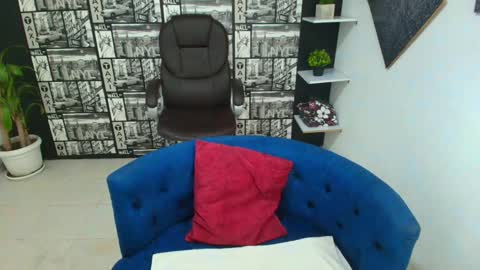 Gissel angel online show from 10-13-25, 08:31