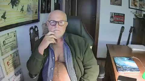 Snapshot of giutomma930394 chatting on 11-01-25, 02:30 giutomma930394 online show from 11-01-25, 02:30