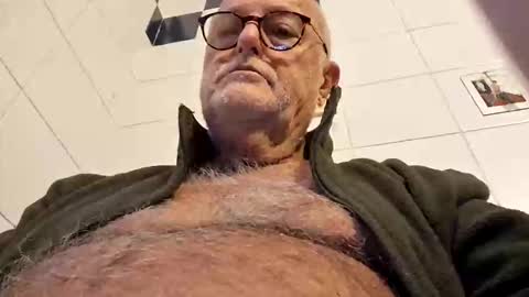 Snapshot of giutomma930394 chatting on 11-03-25, 09:43 giutomma930394 online show from 11-03-25, 09:43