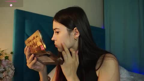 Snapshot of gizefto chatting on 10-19-25, 01:34 Agness online show from 10-19-25, 01:34