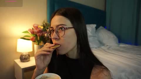 Snapshot of gizefto chatting on 11-09-25, 01:20 Agness online show from 11-09-25, 01:20