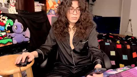 glaceon9 online show from 12-22-25, 12:51