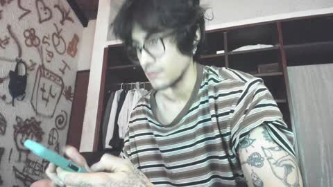 Snapshot of gladiattoor chatting on 01-05-25, 03:13 edward online show from 01-05-25, 03:13