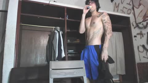 Snapshot of gladiattoor chatting on 01-22-25, 11:32 edward online show from 01-22-25, 11:32