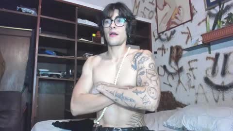 Snapshot of gladiattoor chatting on 01-25-25, 02:37 edward online show from 01-25-25, 02:37